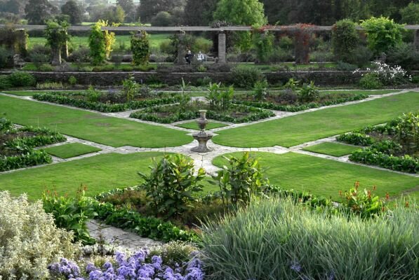 Регулярный стиль в ландшафтном дизайне, Французский сад, Классический стиль сада, Партерный газон